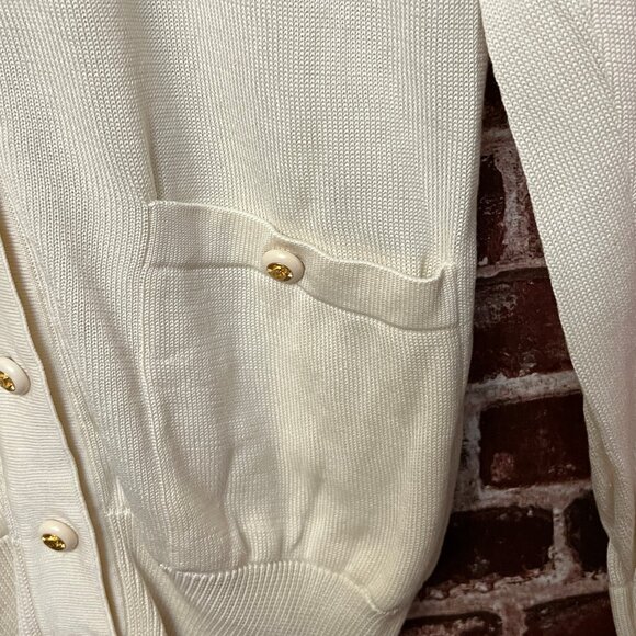 Vintage CHANEL Boutique Cream Knit Cardigan with Gold CC Logo Buttons - Picture 5 of 12